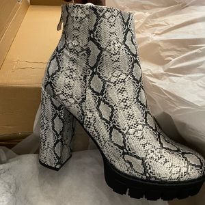 Fashion nova booties size 10